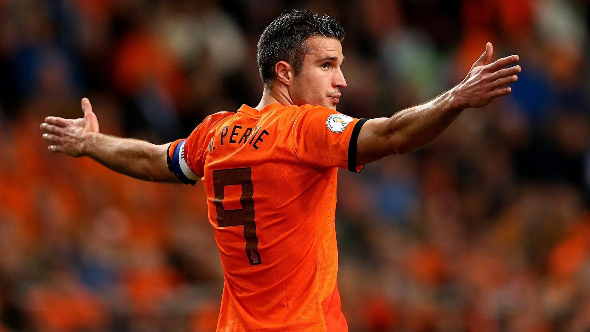 “高新体育中心网球赛：巅峰对决引爆全场热情”